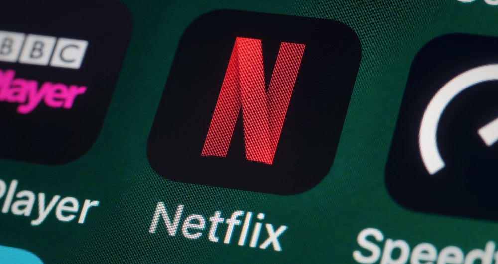 netflix-wont-show-smoking-logo-app