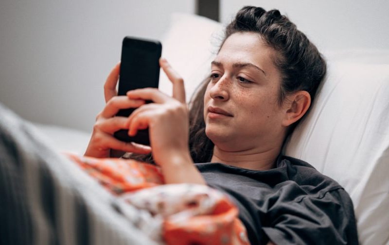 positive-side-effects-not-watching-porn-benefits-quitting-porn-woman-phone-bed-fight-the-new-drug